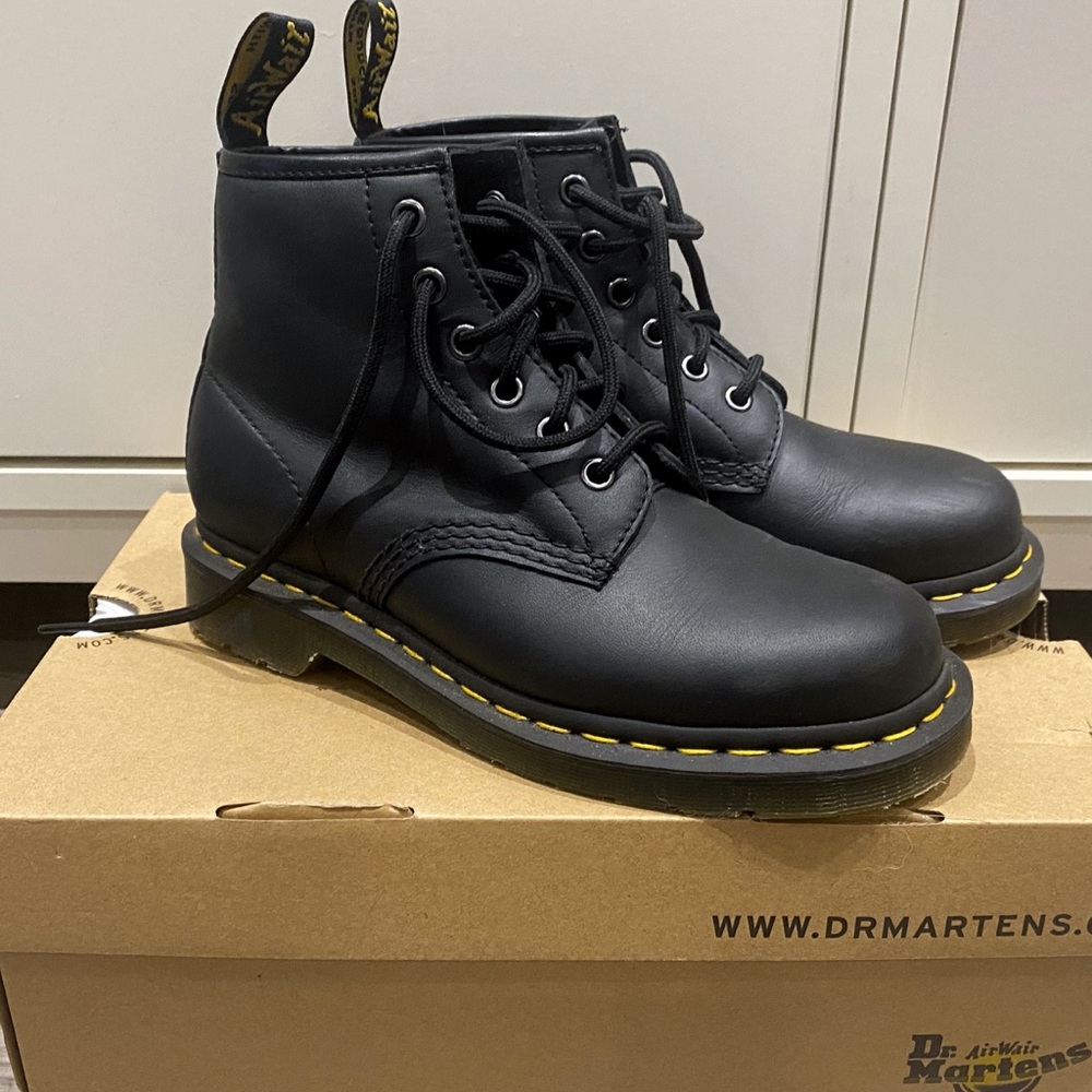 Barely worn Dr. Martens, size 6 (fits like 6.5-7)